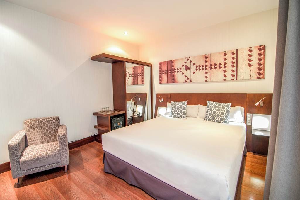 XRY_88403_Petit_Palace_Marques_Santa_Ana_1124_01.jpg