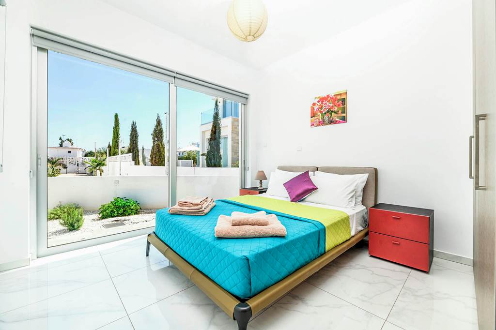 LCA_89166_Mylos_Lifestyle_Seaview_Villa_15_0325_08.jpg
