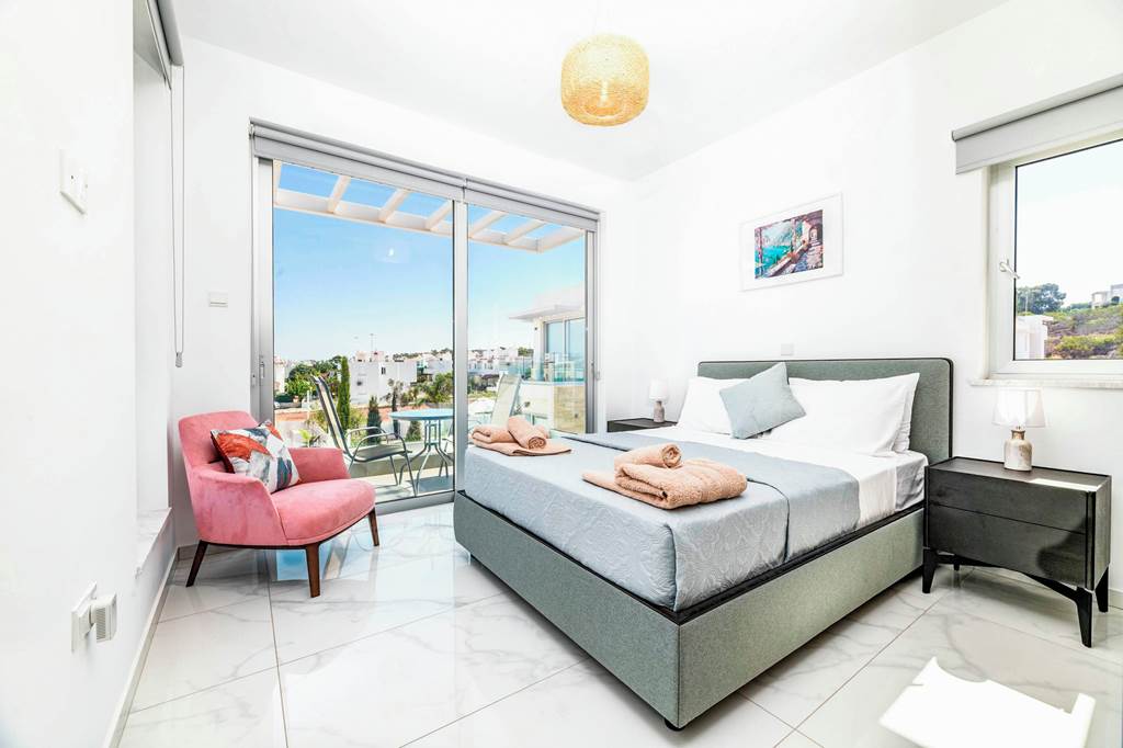LCA_89166_Mylos_Lifestyle_Seaview_Villa_15_0325_09.jpg