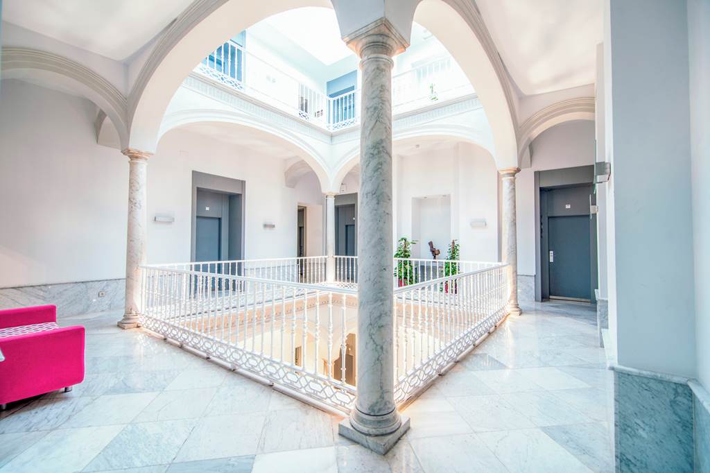 XRY_88401_Petit_Palace_Santa_Cruz_1124_01.jpg