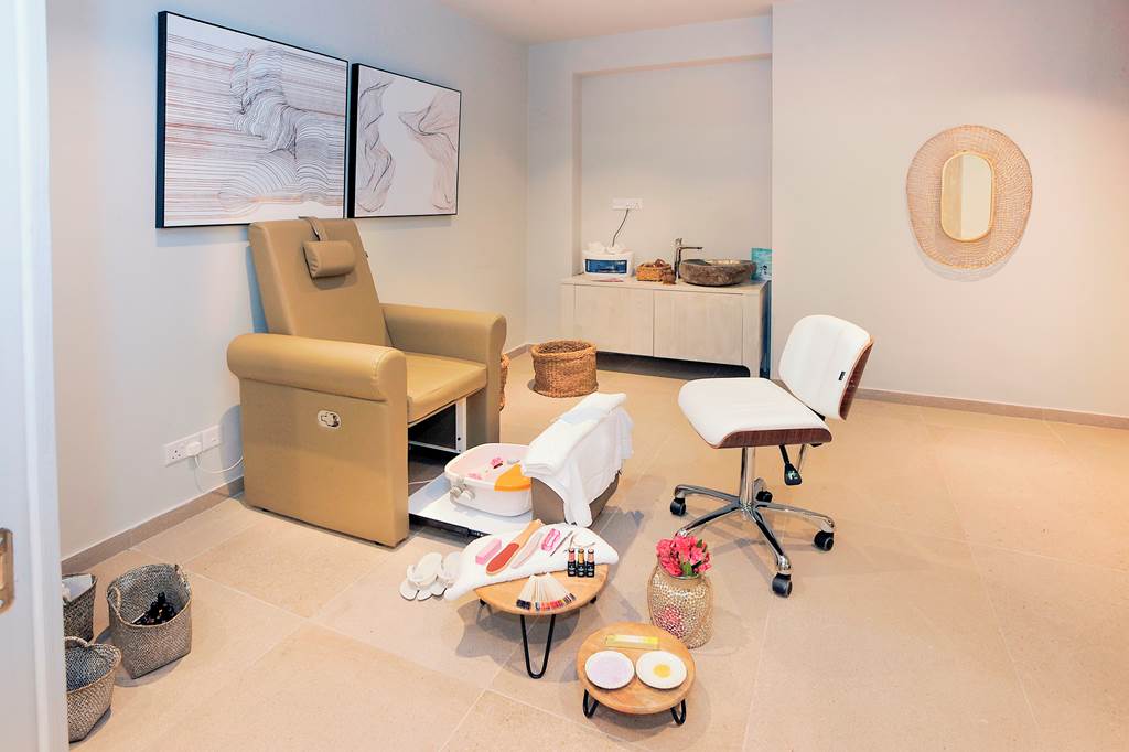 LCA_80733_Nelia_Beach_Hotel_0719_16.jpg