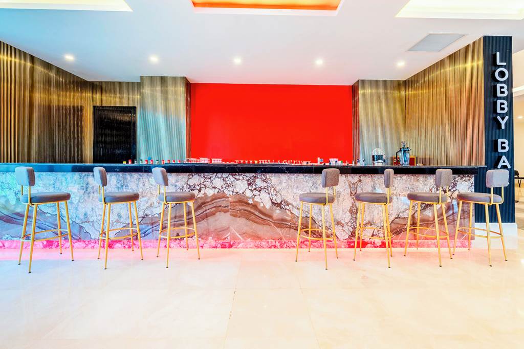AYT_88509_Granada_Luxury_Red_0824_01.jpg
