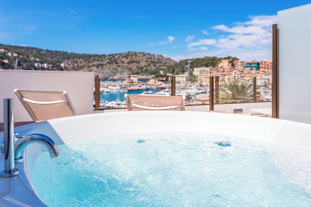 PMI_77817_FERGUS_Soller_Beach_0619_26.jpg