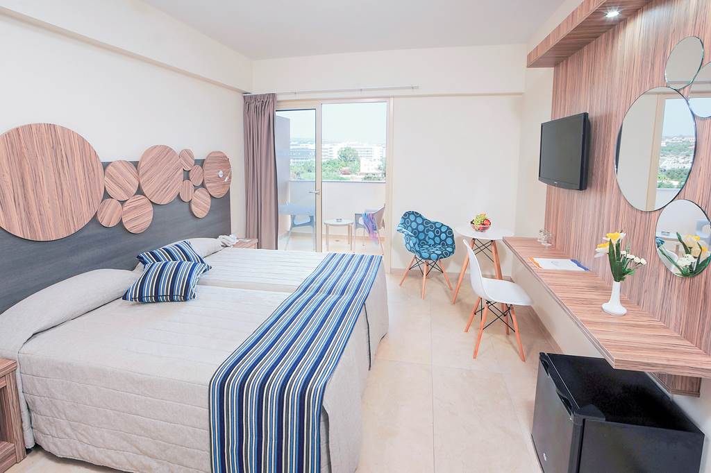 LCA_80733_Nelia_Beach_Hotel_0719_20.jpg