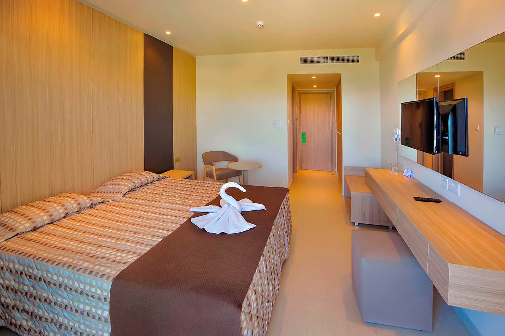 LCA_80733_Nelia_Beach_Hotel_0719_41.jpg
