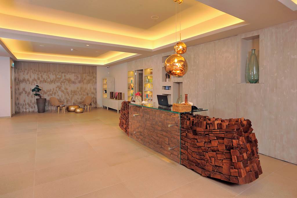 LCA_80733_Nelia_Beach_Hotel_0719_06.jpg