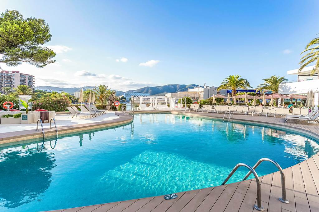 PMI_962_FERGUS_Style_Tobago_0919_18.jpg