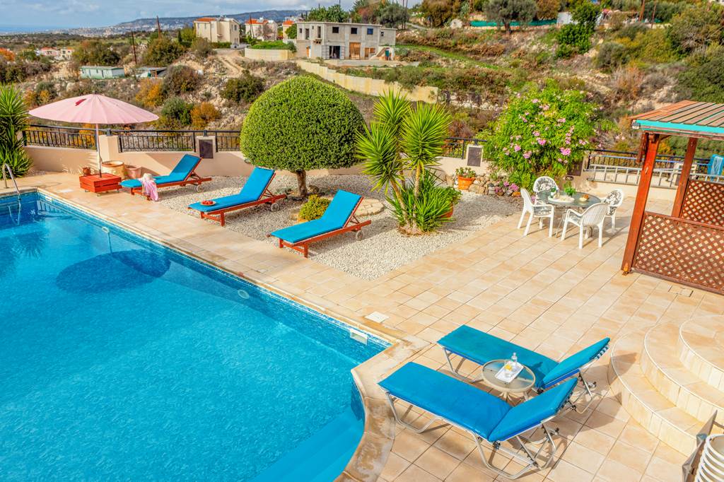 PFO_87126_Cliffside_Villa_0124_02.jpg