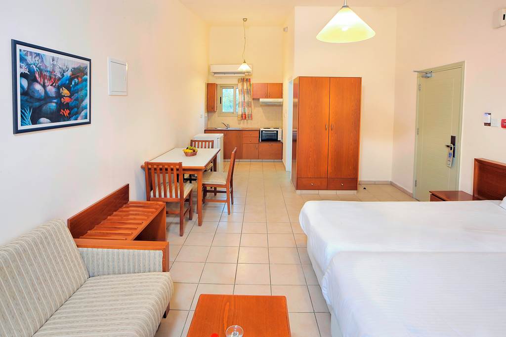 LCA_3136_Nissiana_Hotel_&_Bungalows_0519_10.jpg