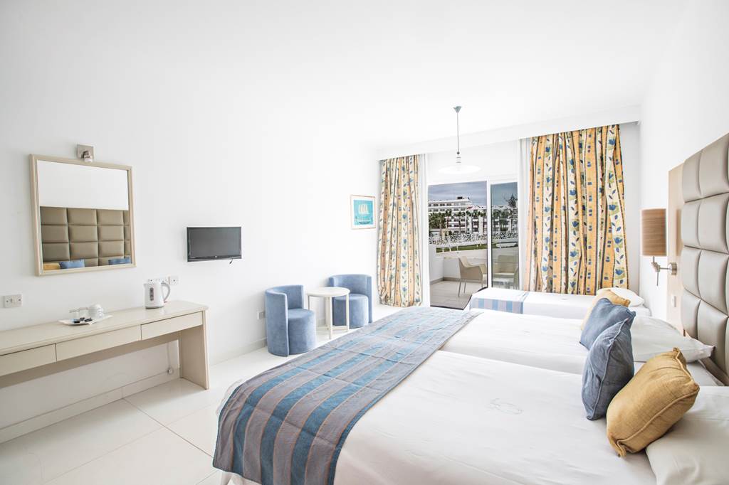 LCA_74175_odessa_beach_hotel_0418_03.jpg
