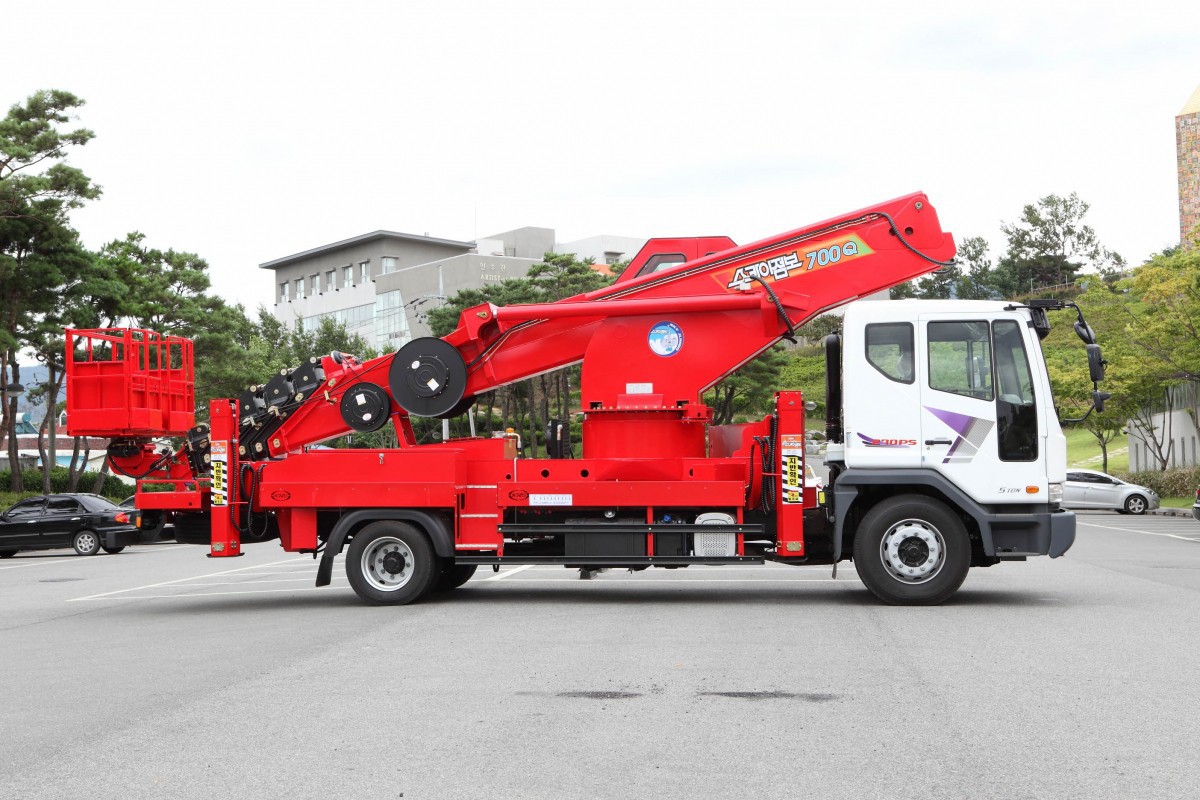 Автовышка АГП 45 метров Novas 460 на базе Daewoo