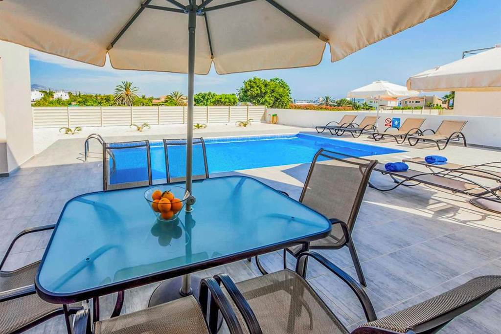 PFO_86507_Villa_Michaela_Vine_Cyprus_1123_05.jpg
