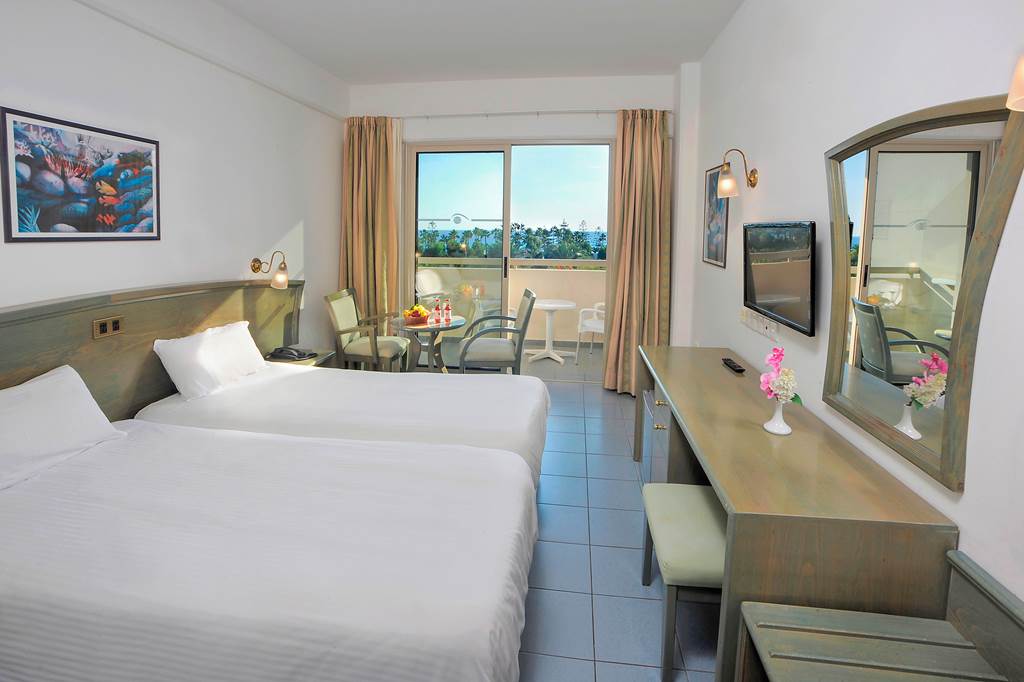 LCA_3136_Nissiana_Hotel_&_Bungalows_1222_01.jpg