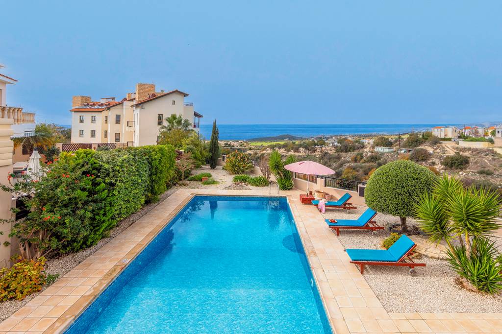 PFO_87126_Cliffside_Villa_0124_01.jpg