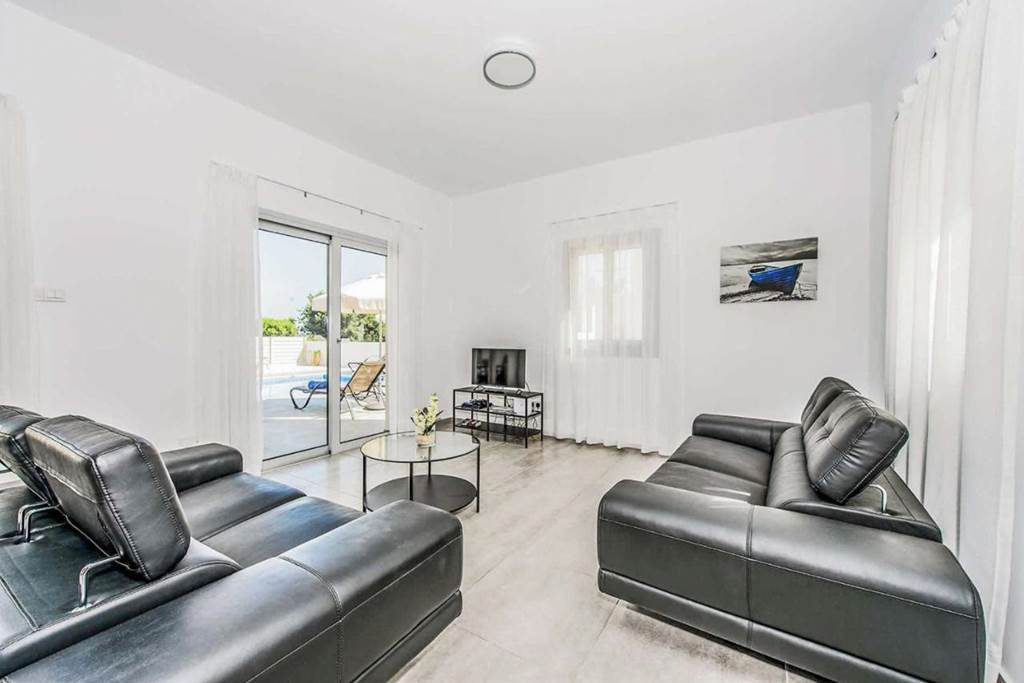 PFO_86507_Villa_Michaela_Vine_Cyprus_1123_07.jpg