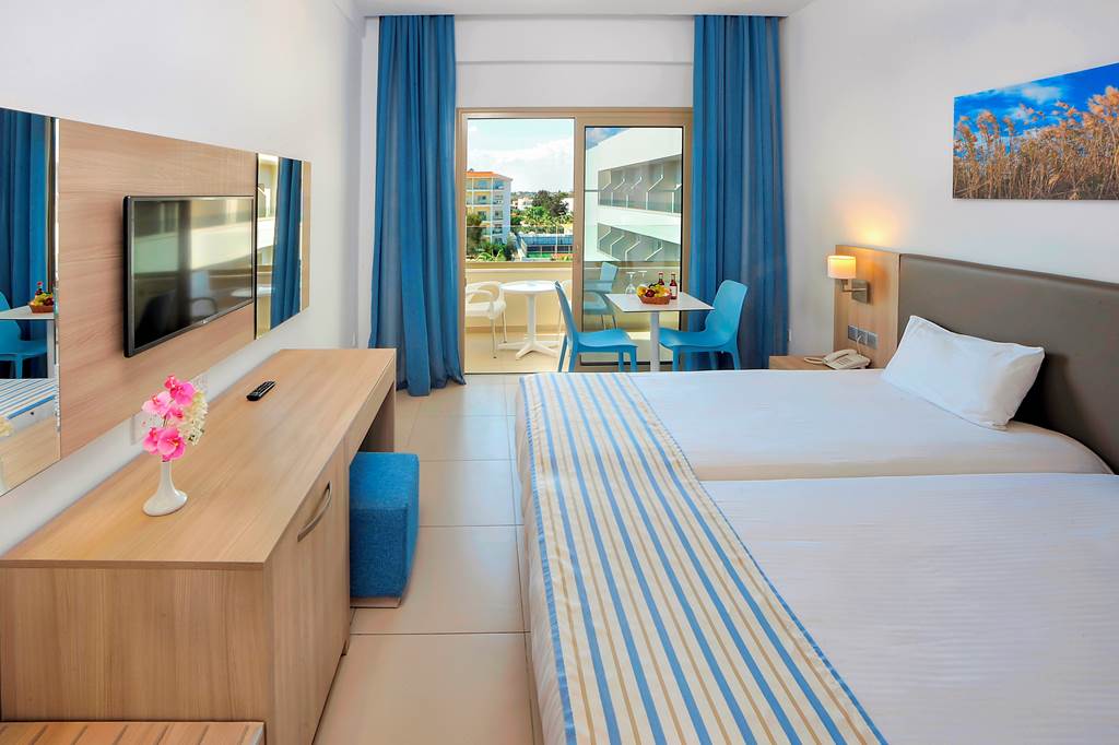 LCA_3136_Nissiana_Hotel_&_Bungalows_0320_03.jpg