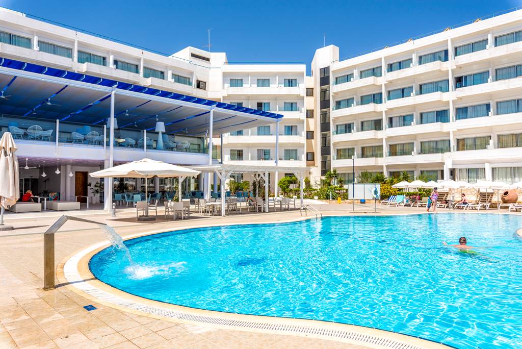 LCA_74175_Odessa_Bch_Htl_0617_04.jpg