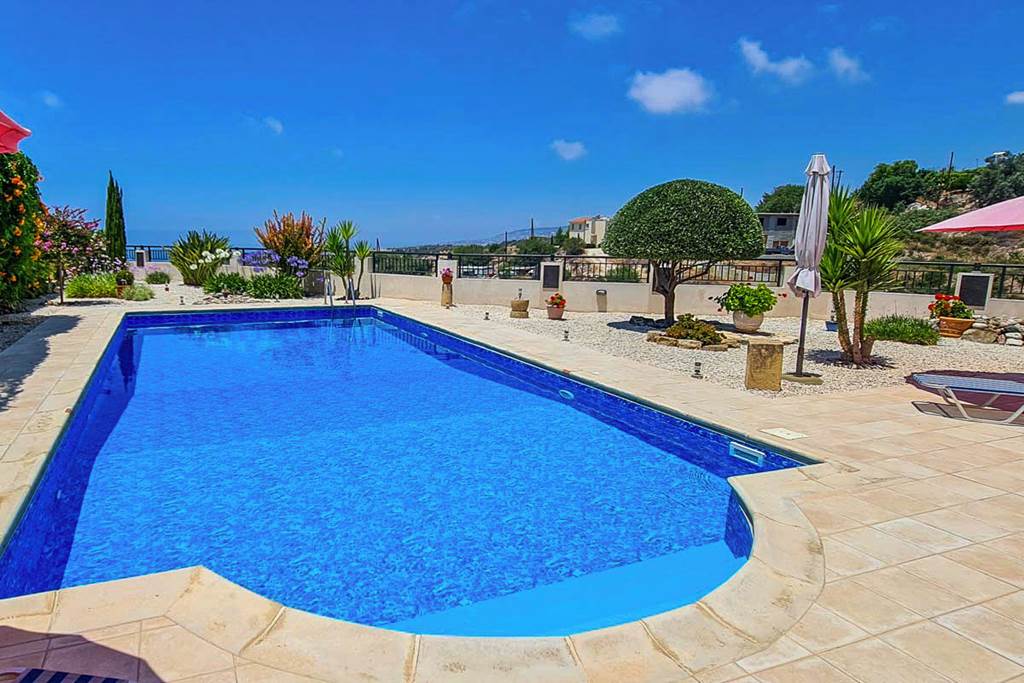 PFO_87126_Cliffside_Villa_0124_14.jpg