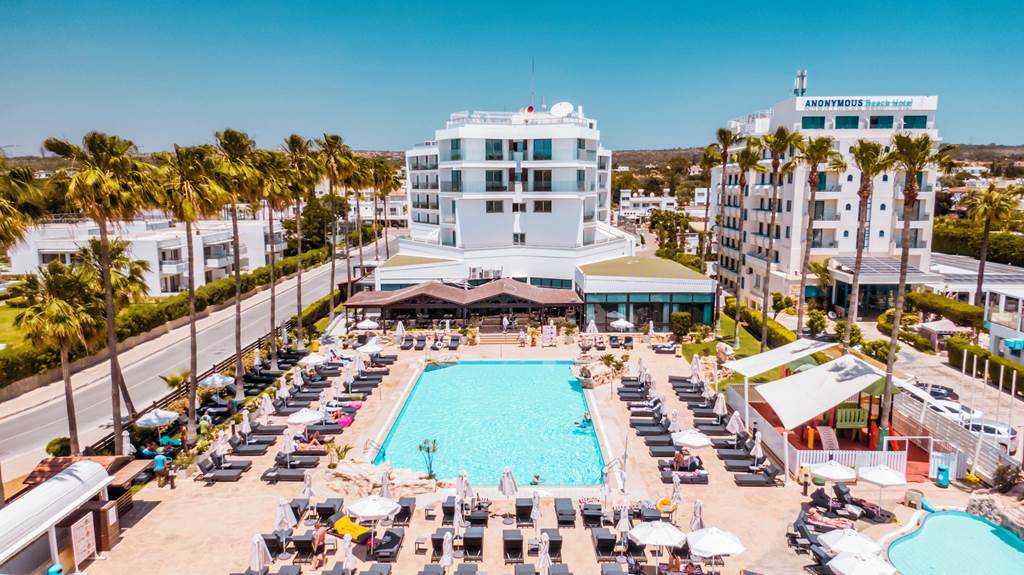 LCA_83875_Pavlo_Napa_Beach_Hotel_0622_12.jpg