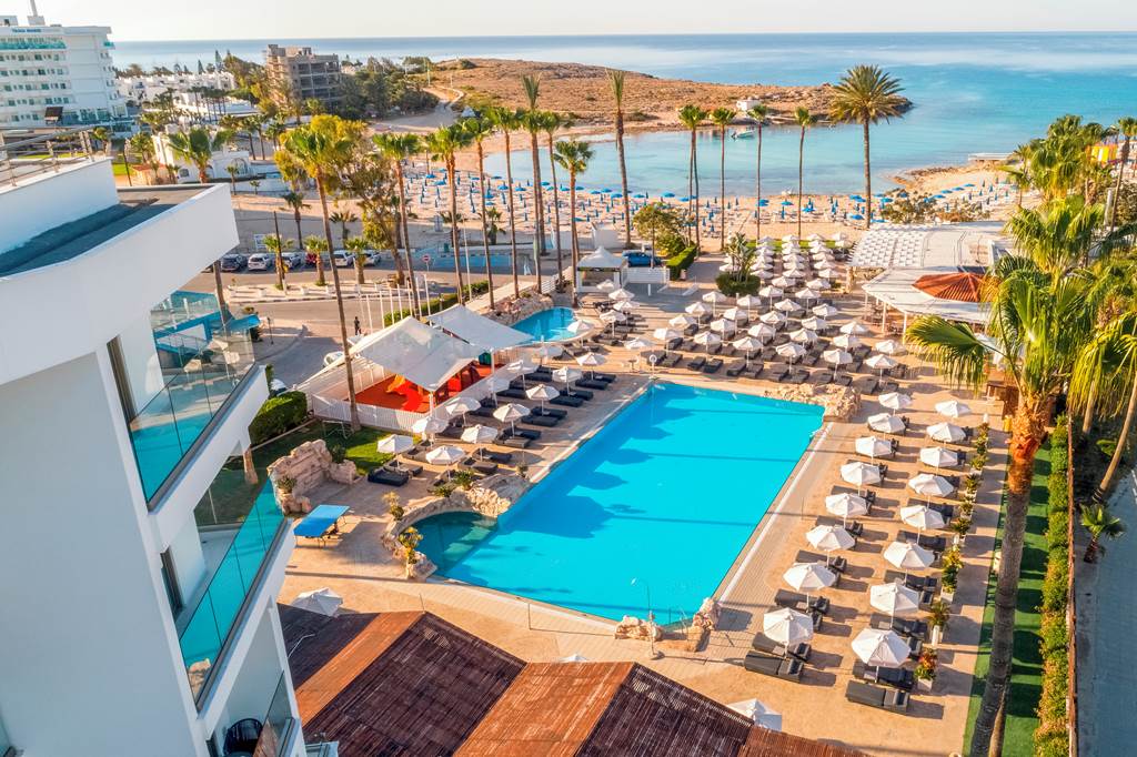 LCA_83875_Pavlo_Napa_Beach_Hotel_0523_08.jpg