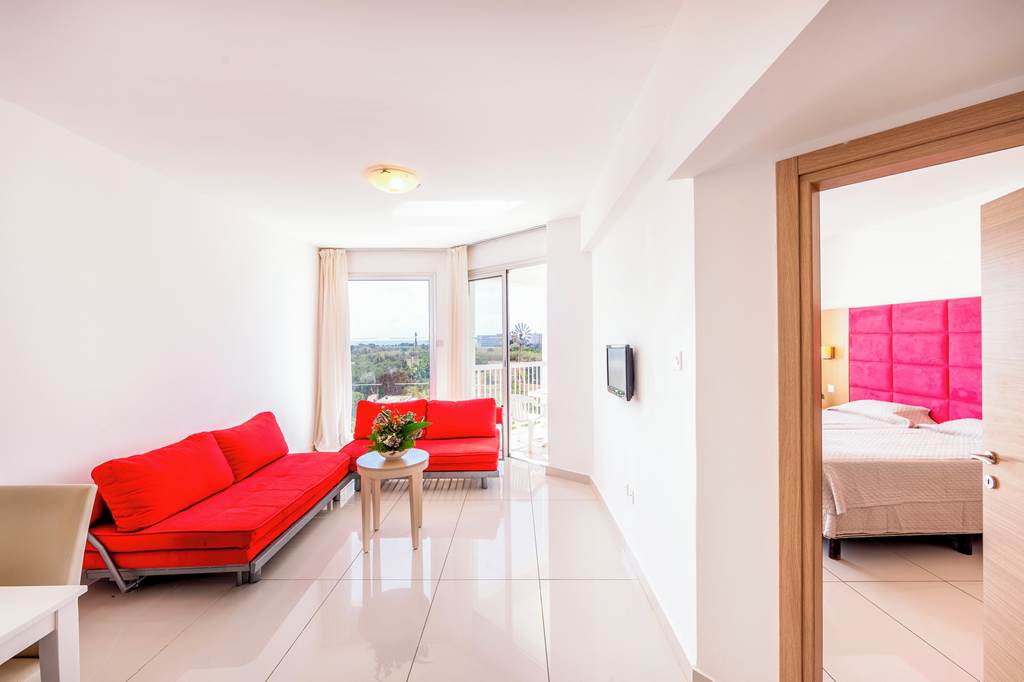 LCA_70562_Papantonia_Hotel_Apartments_1024_01.jpg