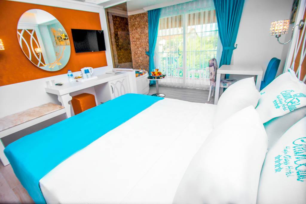 DLM_75707_Ocean_Blue_Hotel_0619_03.jpg