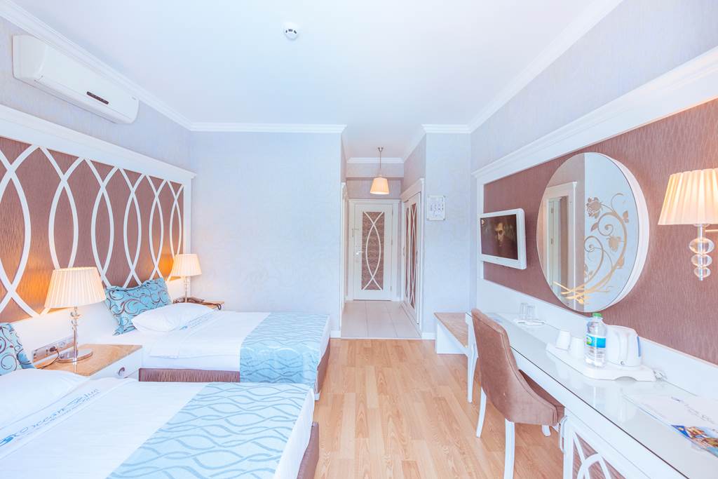 DLM_75707_Ocean_Blue_Hotel_0817_15.jpg