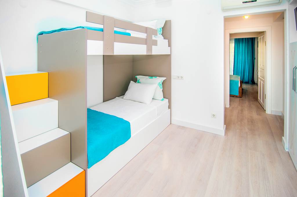 DLM_75707_Ocean_Blue_Hotel_0619_05.jpg