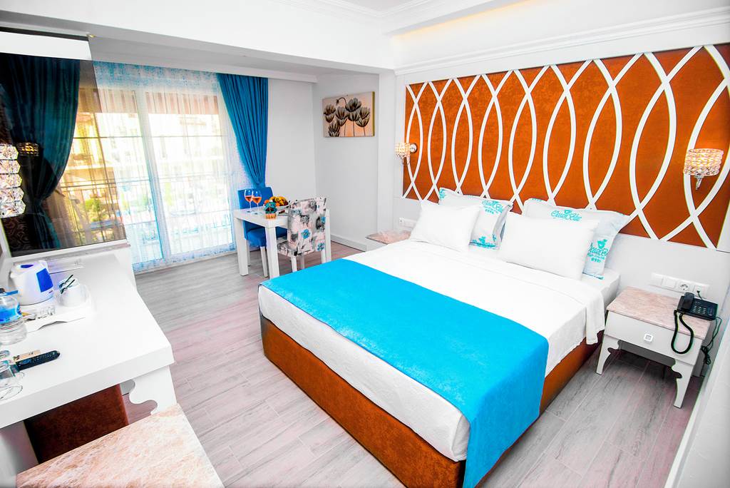 DLM_75707_Ocean_Blue_Hotel_0619_04.jpg
