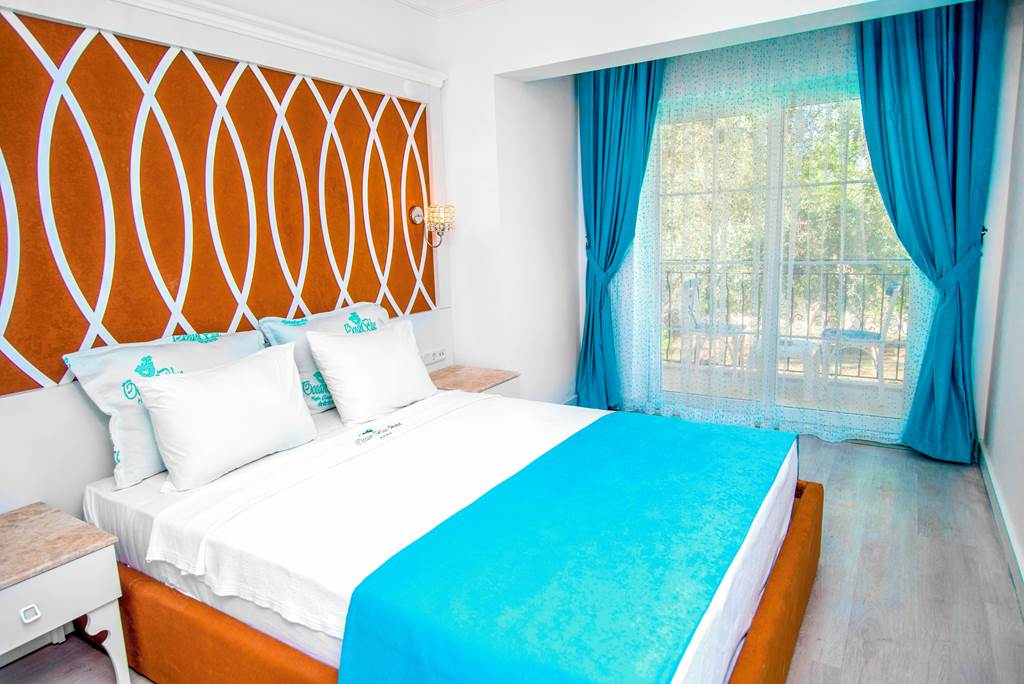 DLM_75707_Ocean_Blue_Hotel_0619_06.jpg
