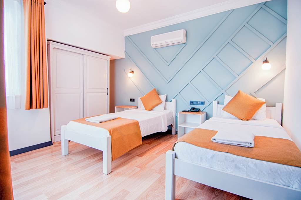 DLM_75707_Ocean_Blue_Hotel_0224_01.jpg
