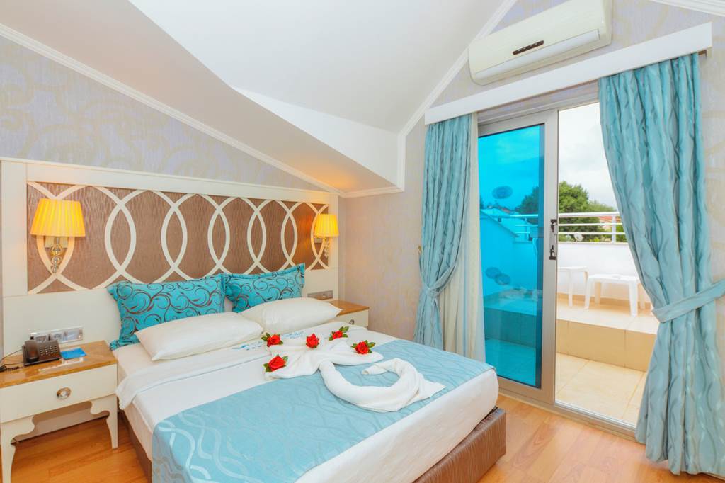 DLM_75707_Ocean_Blue_Hotel_0423_01.jpg