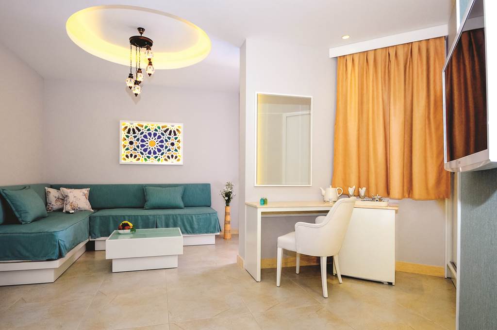 DLM_71551_Sea_Breeze_HTL_Apts_0415_02.jpg