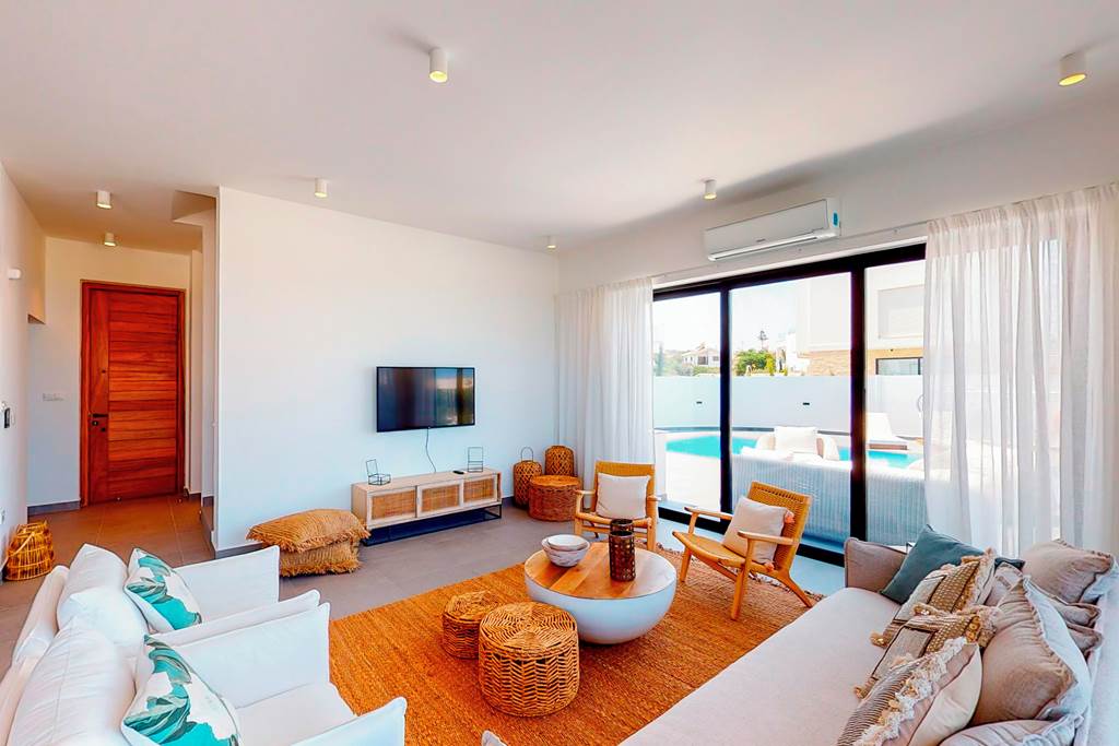 LCA_88808_Periyiali_Konnos_Villas_Beach_Resort_-_Villa_Ismene_0624_03.jpg