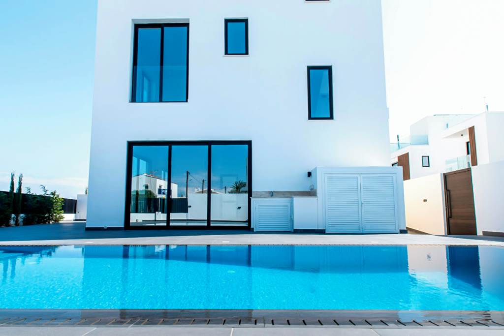 LCA_88808_Periyiali_Konnos_Villas_Beach_Resort_-_Villa_Ismene_0624_02.jpg