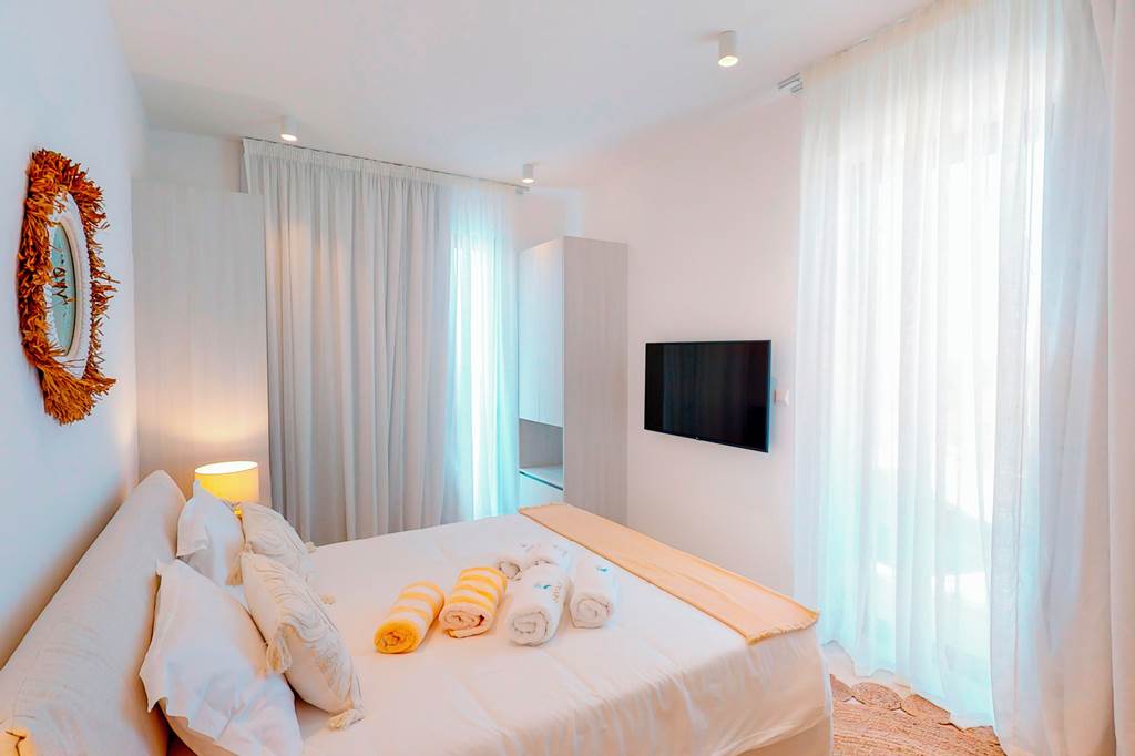 LCA_88808_Periyiali_Konnos_Villas_Beach_Resort_-_Villa_Ismene_0624_09.jpg