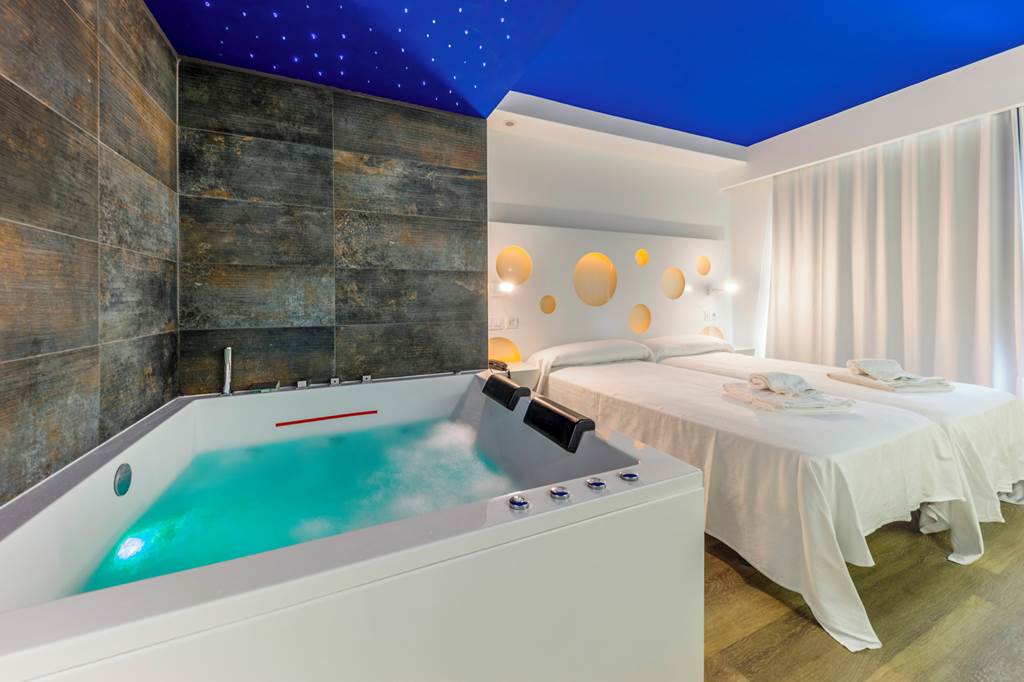 PMI_87744_Hotel_Triton_Beach_0524_05.jpg
