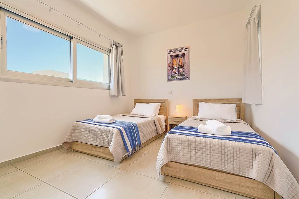 PFO_77559_Sea_Point_Villas_-_Five_Bedroom_Villa_1118_04.jpg
