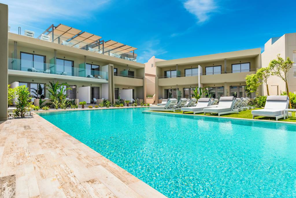 CHQ_79511_Amalthia_Beach_Resort_0720_10.jpg