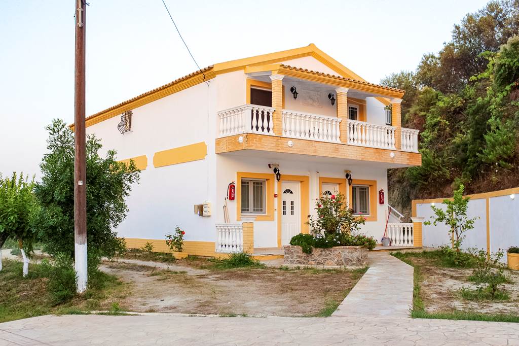 CFU_77155_Tsaros_Apts_1017_18.jpg