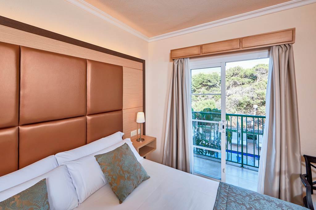 PMI_71510_Zafiro_Cala_Mesquida_and_Park_0321_01.jpg
