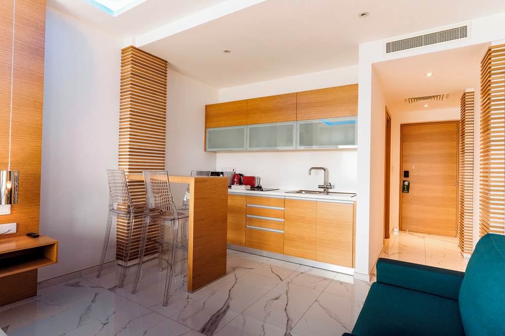 PFO_83202_Vrachia_Beach_Hotel_&_Suites_0921_03.jpg