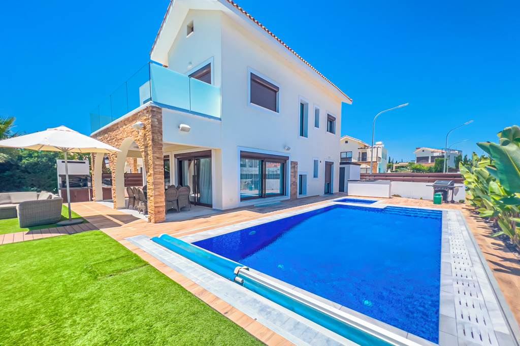 LCA_89126_Villa_Serenity_Seafront_0325_08.jpg