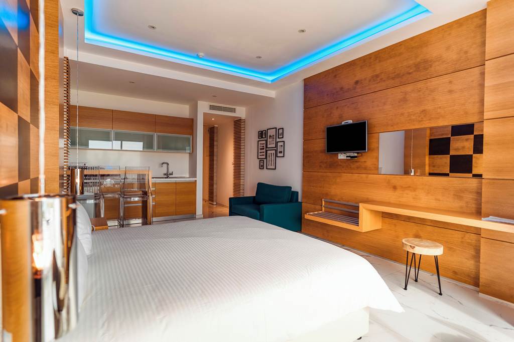 PFO_83202_Vrachia_Beach_Hotel_&_Suites_0921_04.jpg