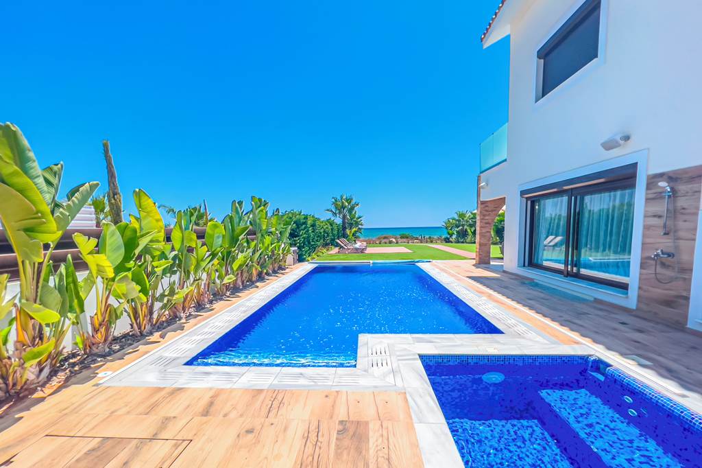 LCA_89126_Villa_Serenity_Seafront_0325_06.jpg