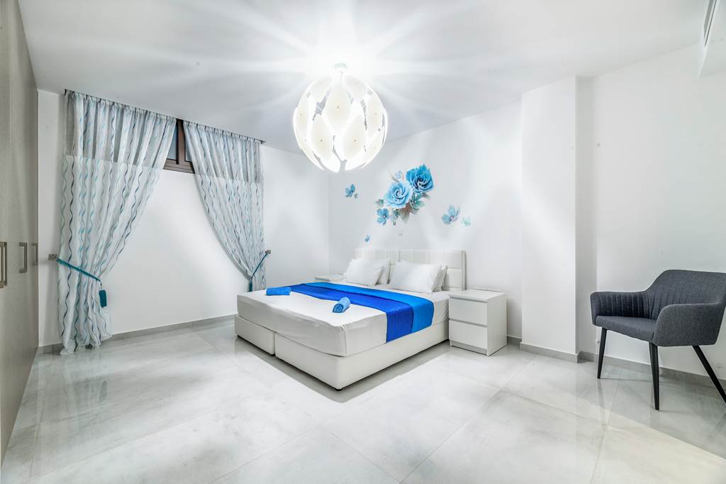 LCA_89126_Villa_Serenity_Seafront_0325_01.jpg
