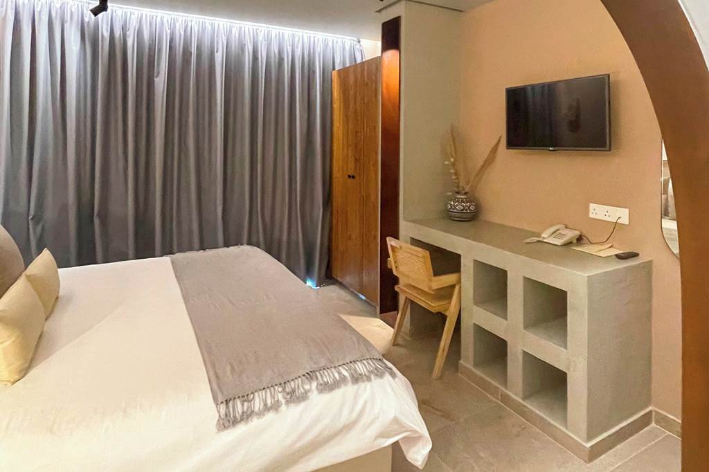 PFO_83202_Vrachia_Beach_Hotel_&_Suites_1222_01.jpg