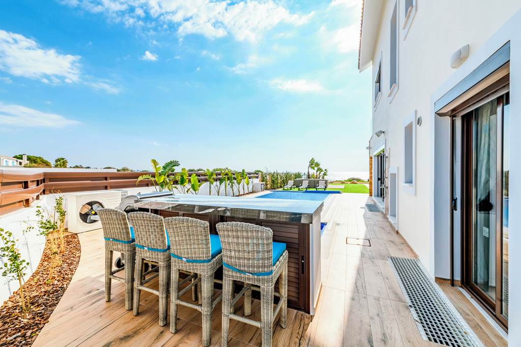 LCA_89126_Villa_Serenity_Seafront_0325_11.jpg