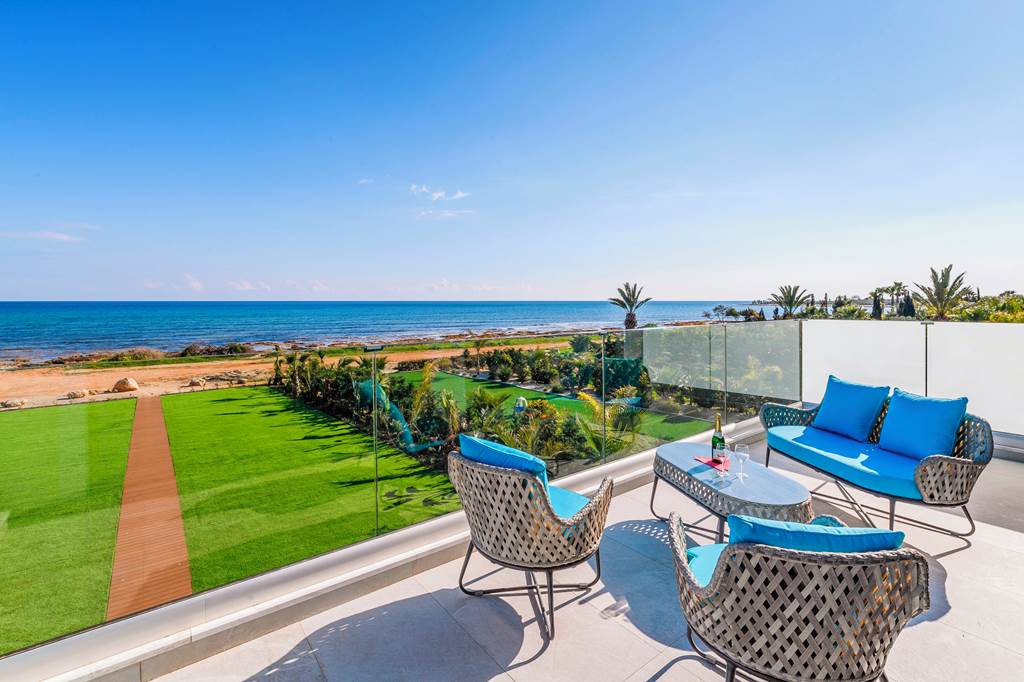 LCA_89126_Villa_Serenity_Seafront_0325_07.jpg