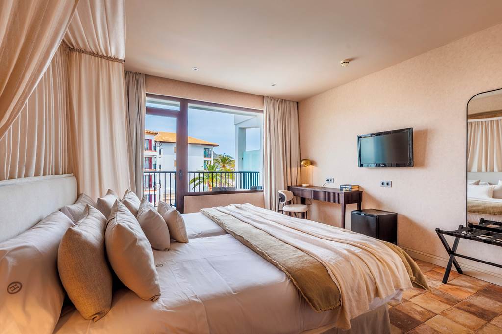 PMI_124_Hoposa_Uyal_Hotel_0524_03.jpg